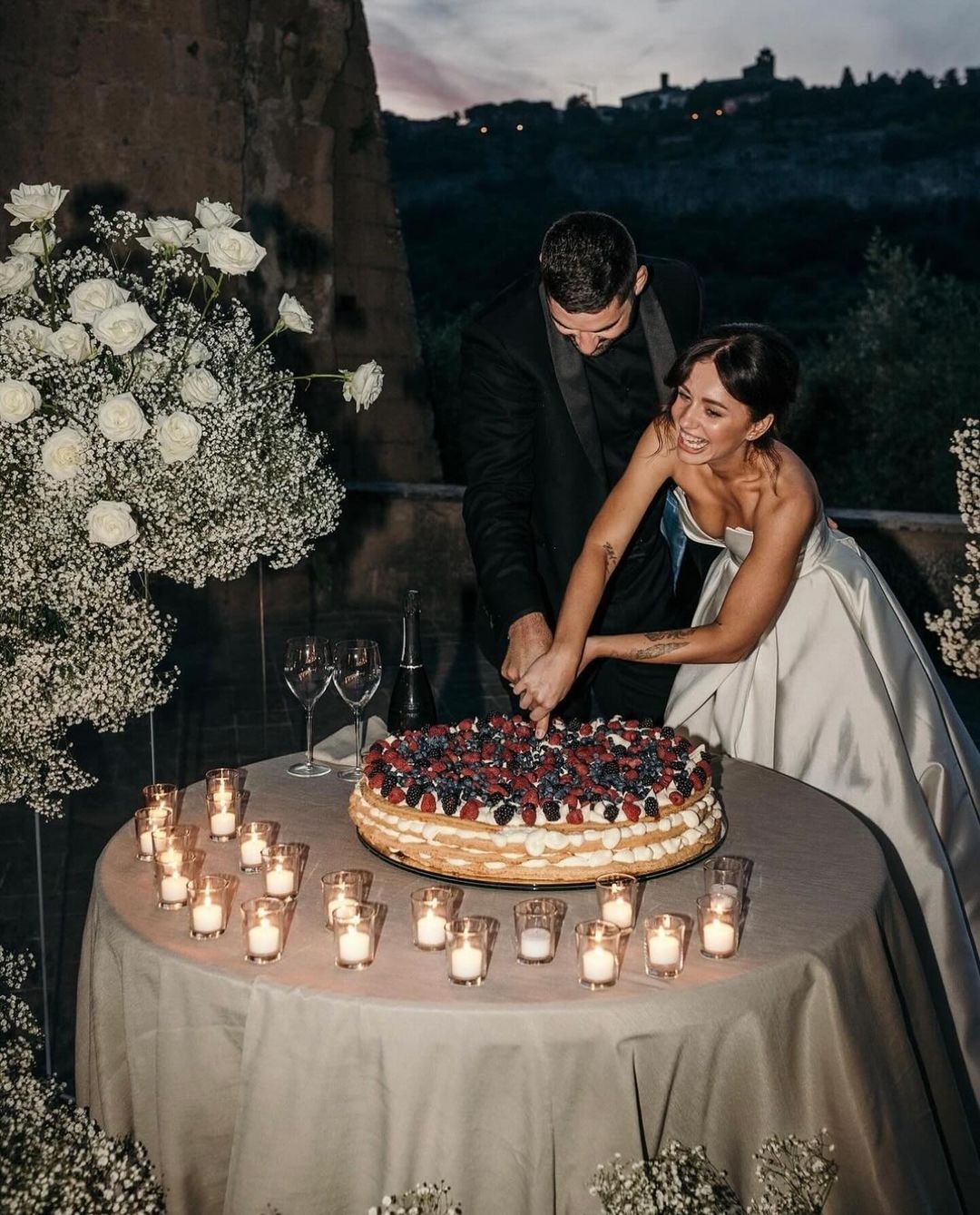 Let’s Talk Wedding Cakes